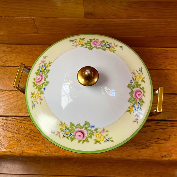 White Floral Serving Dish With Lid Size 9” - Picture 2 of 4
